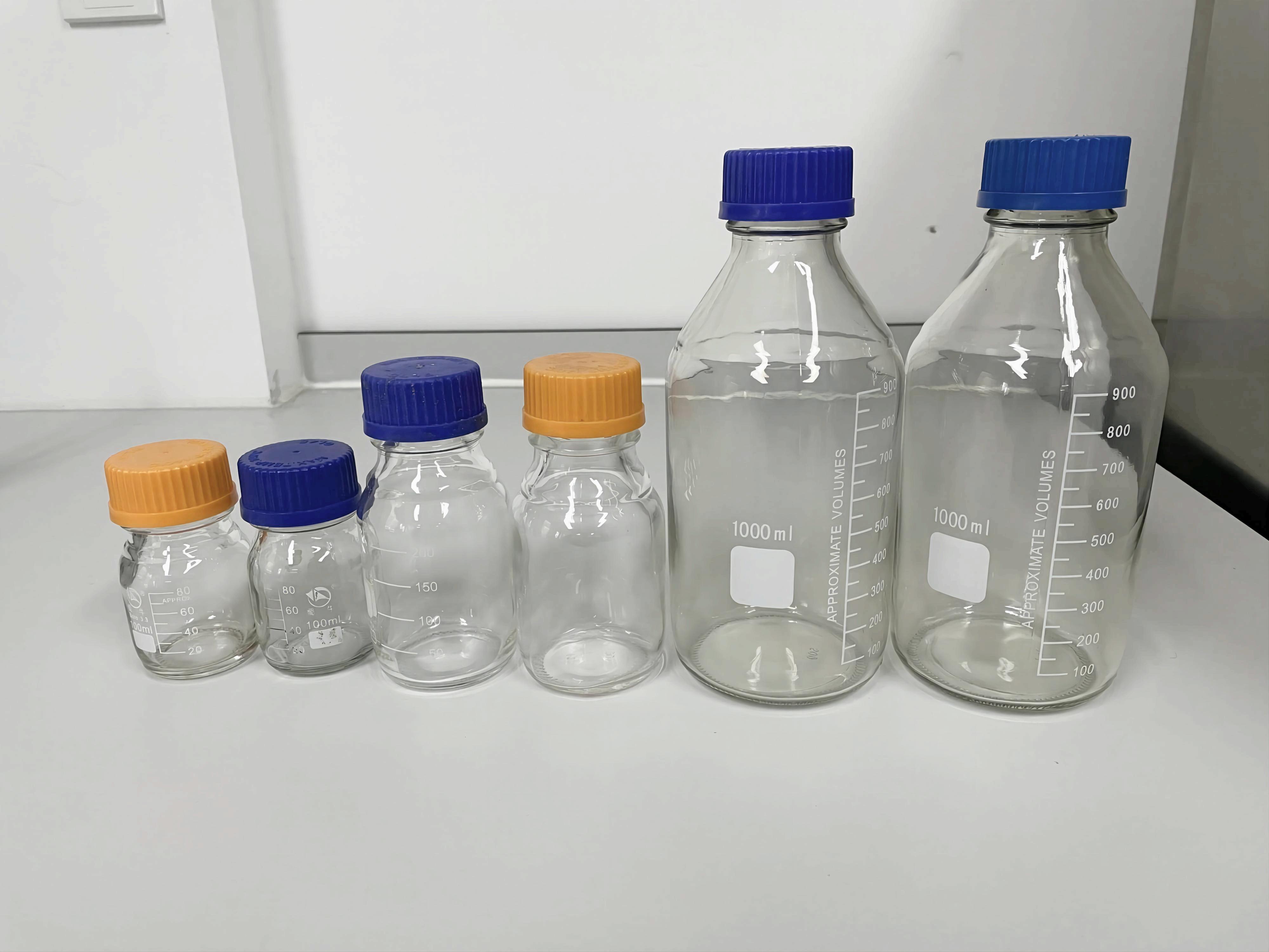 喜瓶者洗瓶機(jī)是如何清洗藍(lán)蓋瓶的？